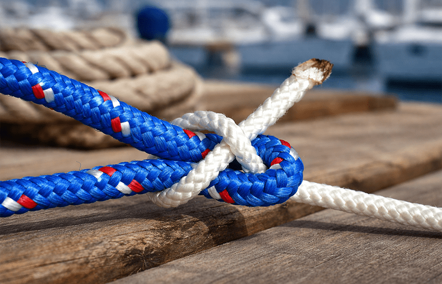 Vuelta de escota — dos cabos de distinta mena