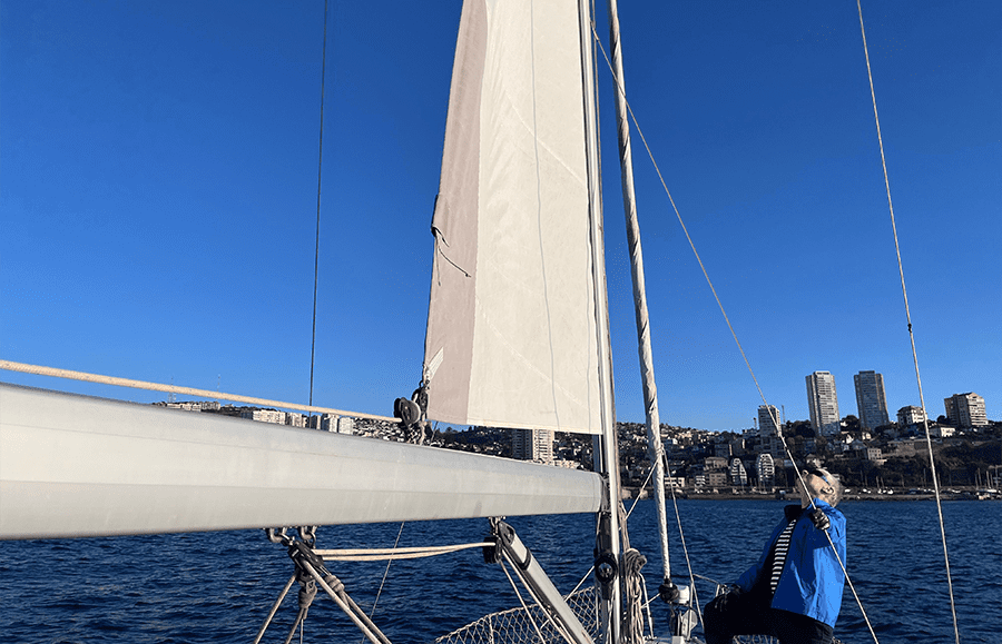 Secuencia de despliegue de la vela mayor en el Mare Nostrum