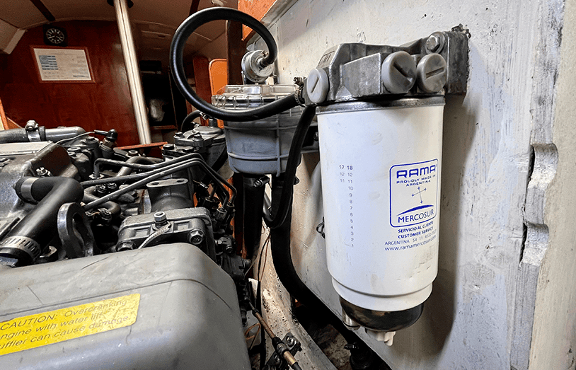 Filtro primario separador de agua Rama instalado en el sistema de combustible del Lancet
