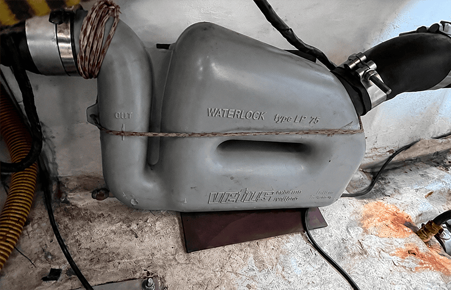 Silenciador elevador de agua Waterlock LP 75 del sistema de escape húmedo del velero Lancet